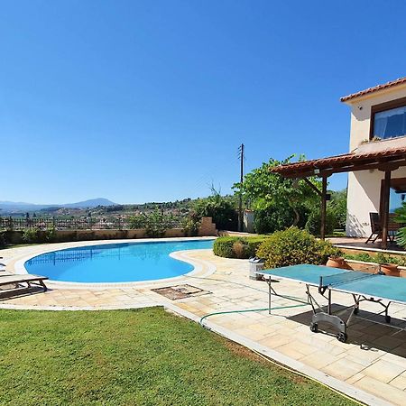 Lovely Home In Kiato With Wifi Kiáton Exterior foto