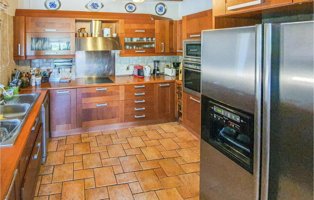 Lovely Home In Kiato With Wifi Kiáton Exterior foto