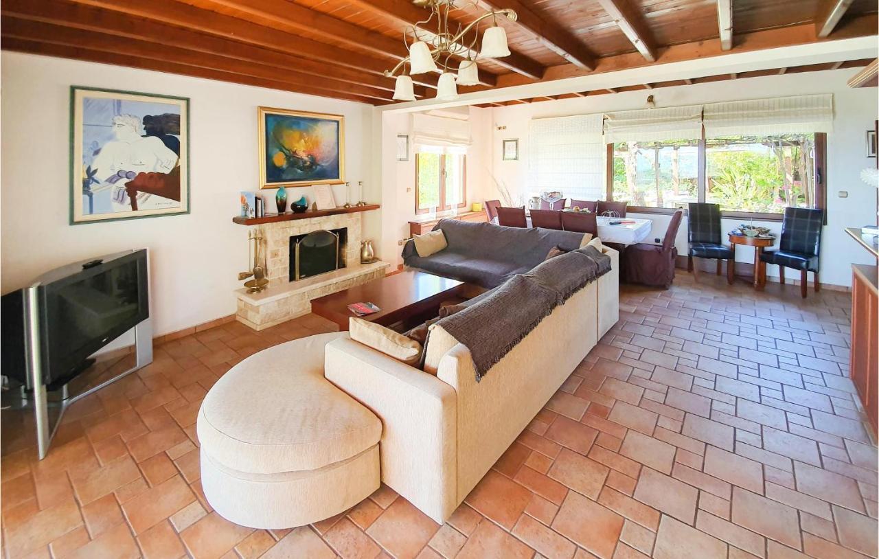 Lovely Home In Kiato With Wifi Kiáton Exterior foto