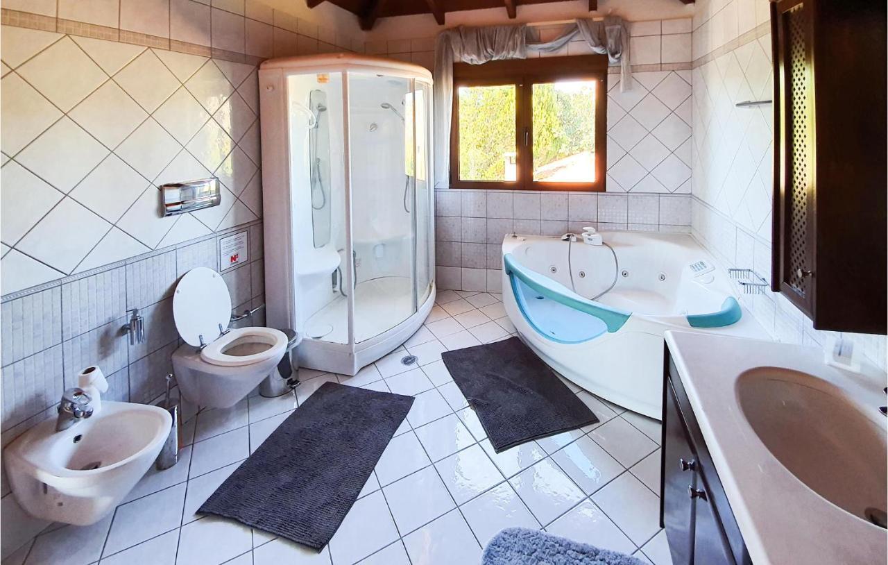 Lovely Home In Kiato With Wifi Kiáton Exterior foto