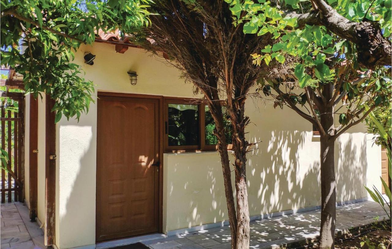 Lovely Home In Kiato With Wifi Kiáton Exterior foto