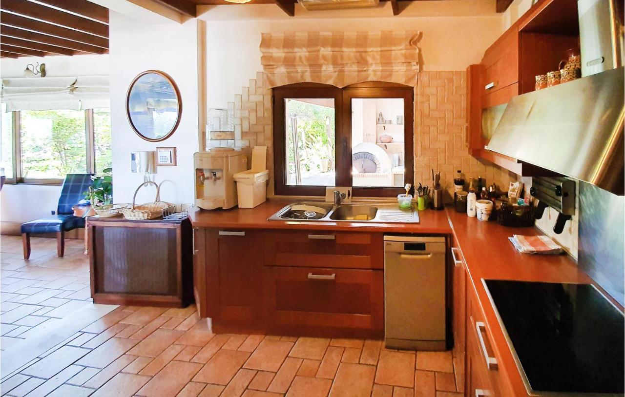 Lovely Home In Kiato With Wifi Kiáton Exterior foto