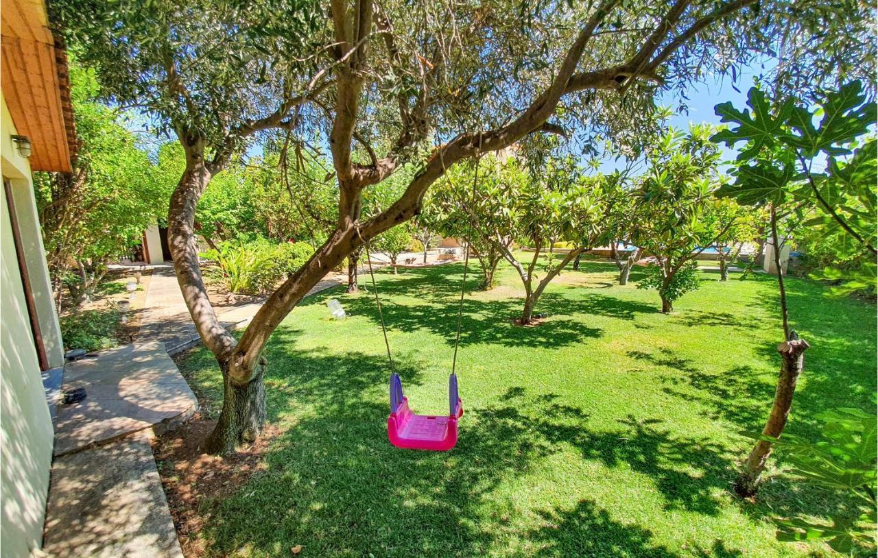 Lovely Home In Kiato With Wifi Kiáton Exterior foto