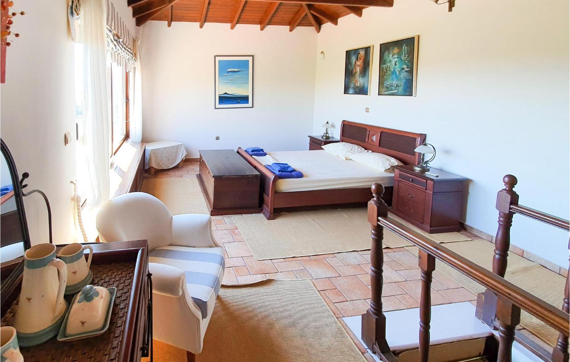 Lovely Home In Kiato With Wifi Kiáton Exterior foto